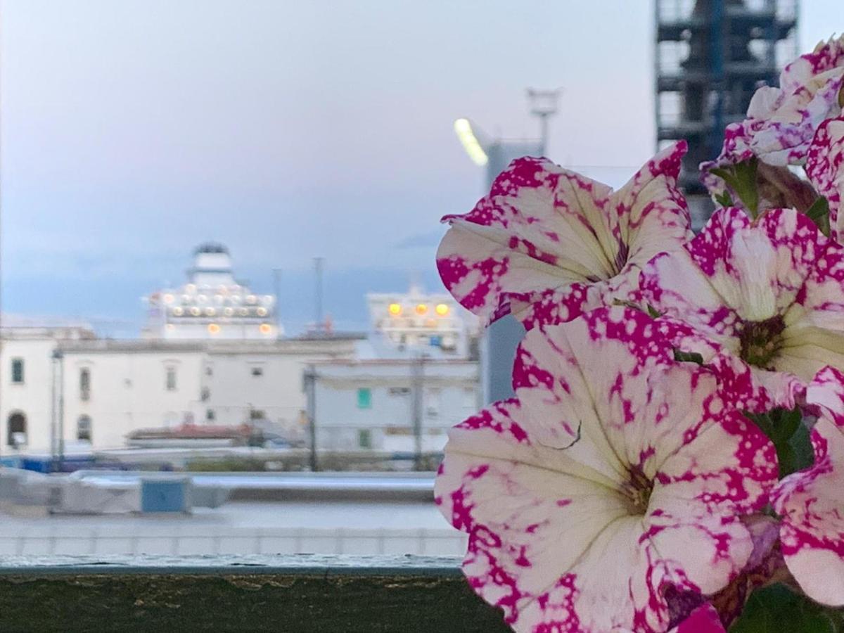 La Terrazza Sul Porto Daire Napoli Dış mekan fotoğraf